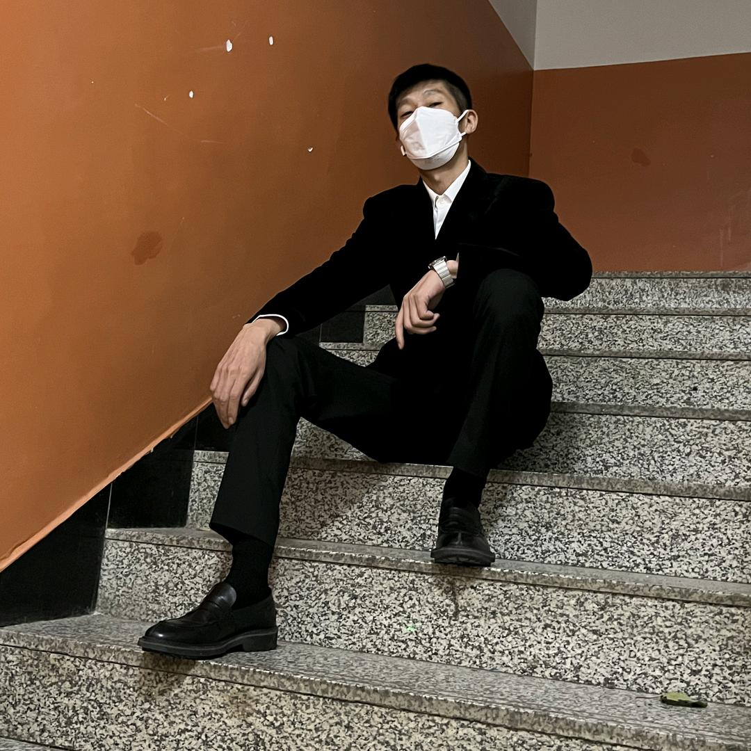 丑的别致小号（显眼包老丁）