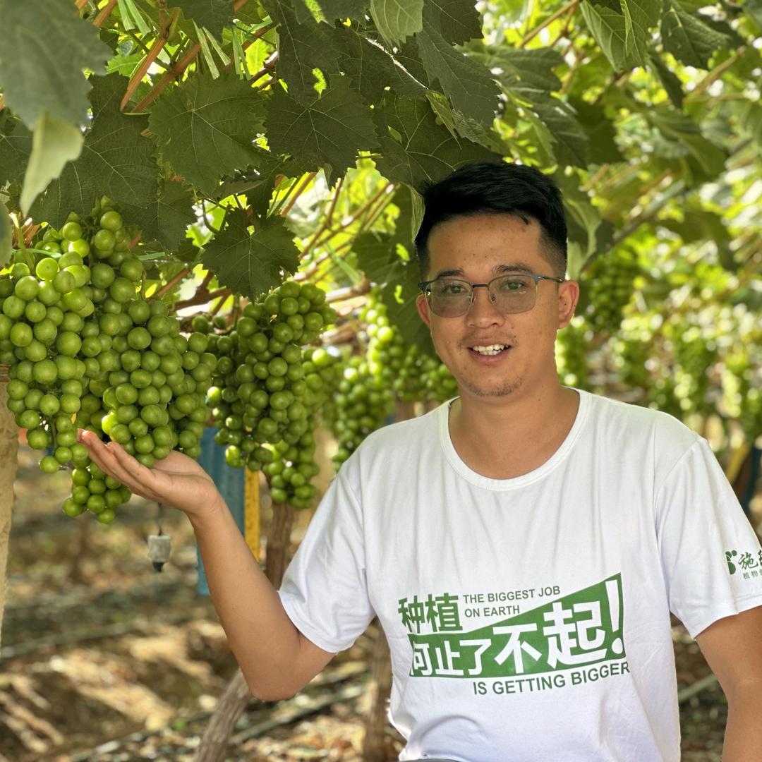 田埂上的小喜哥