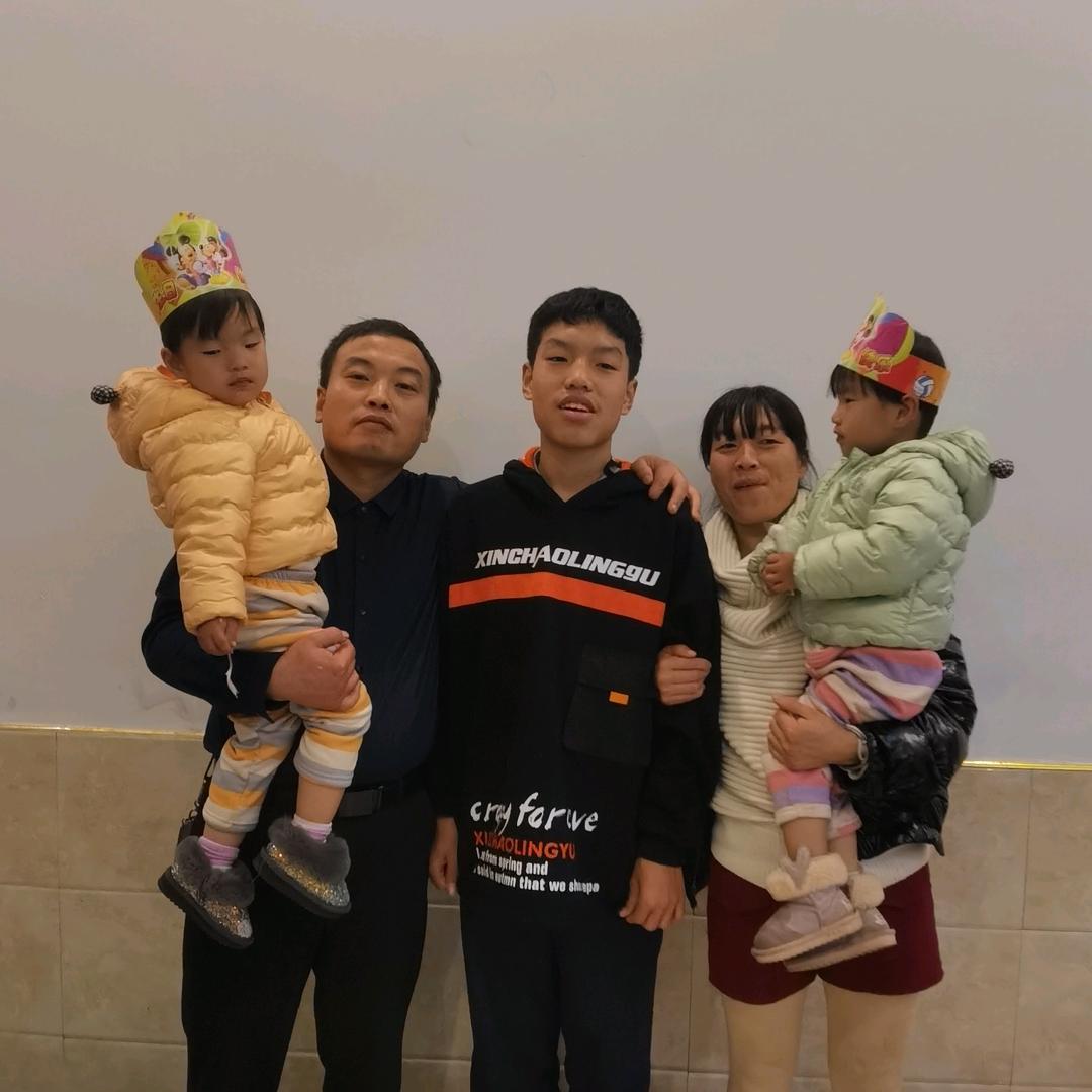 拉拉张