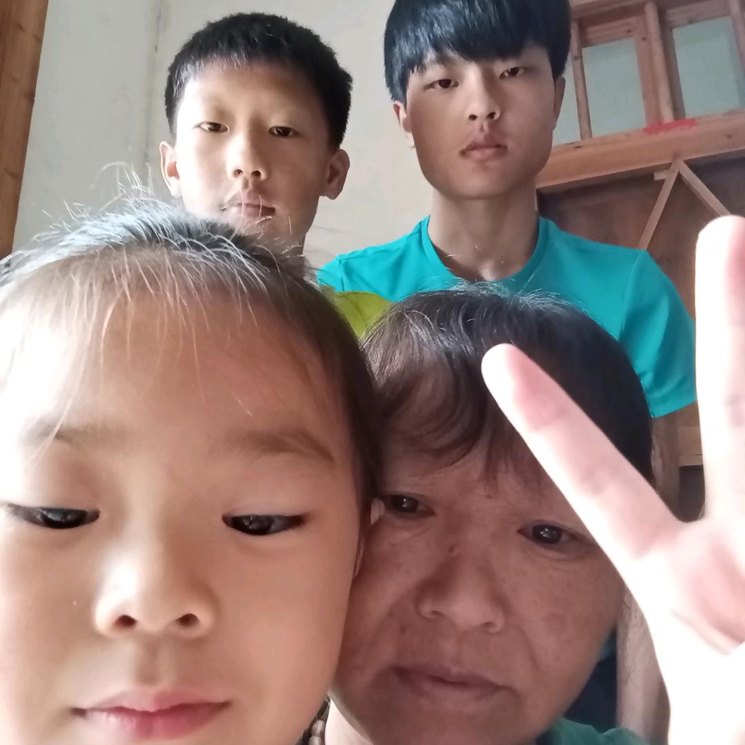 倆个小帅哥