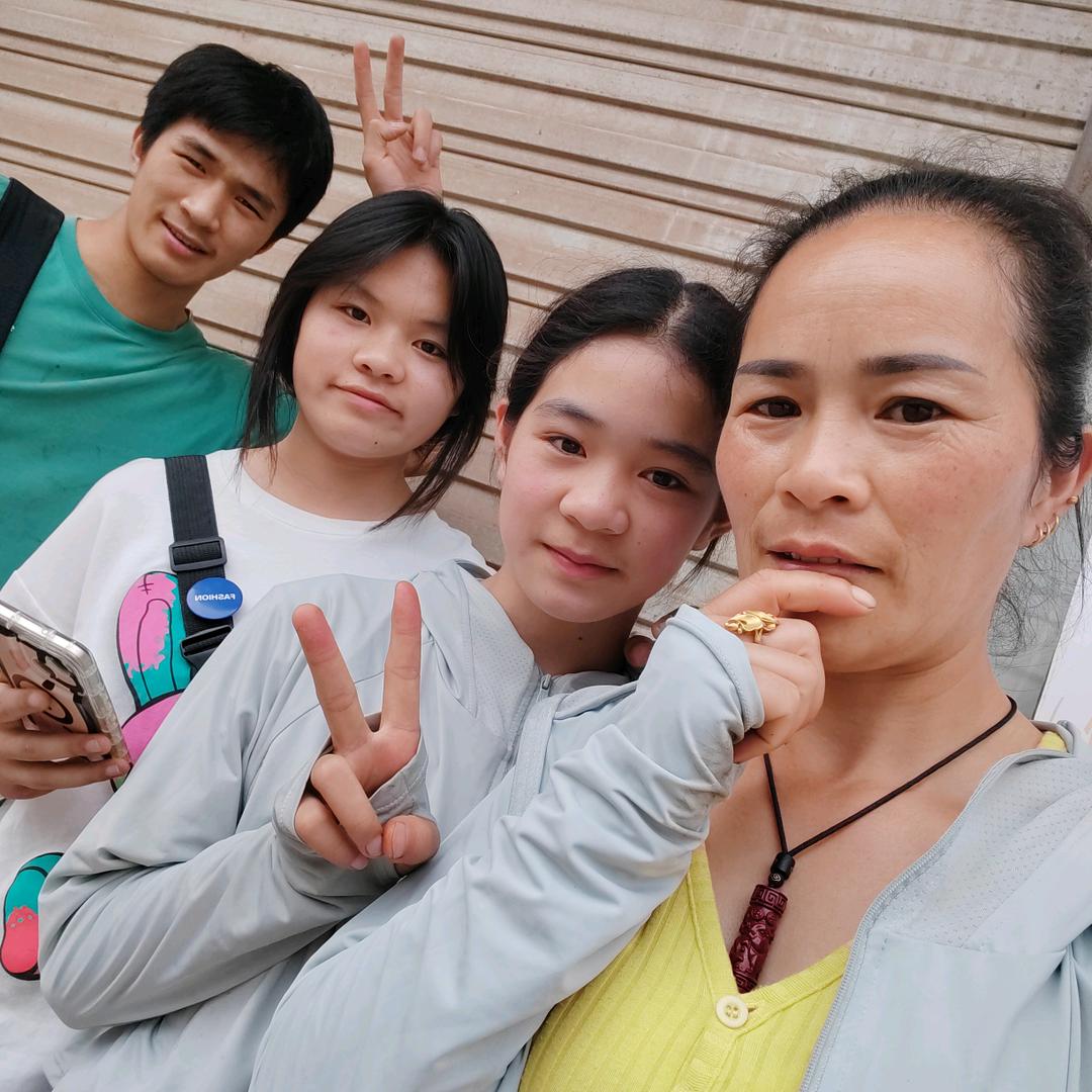 一加一地摊姐《陈益》