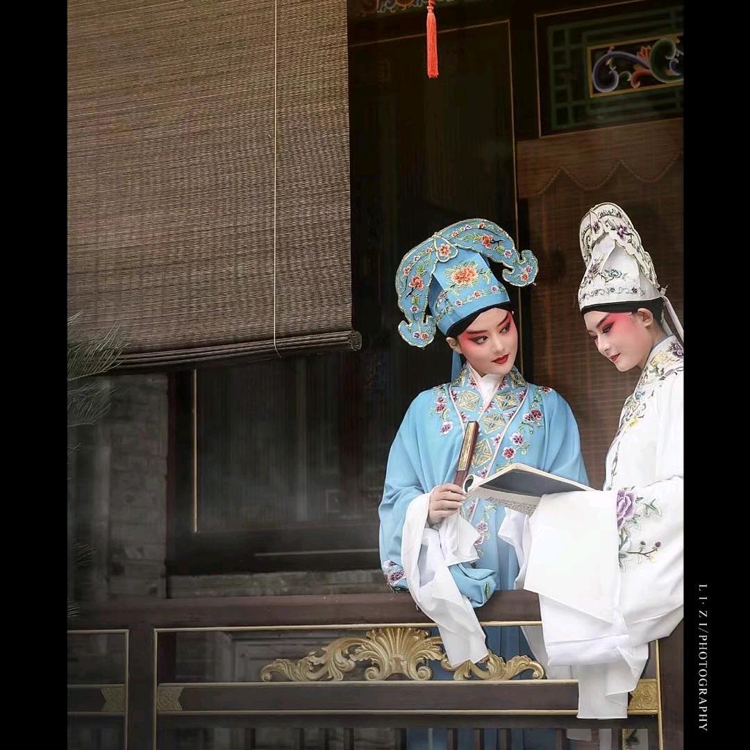 照相师&戎马书生