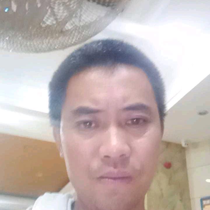 李大少工地上搬砖