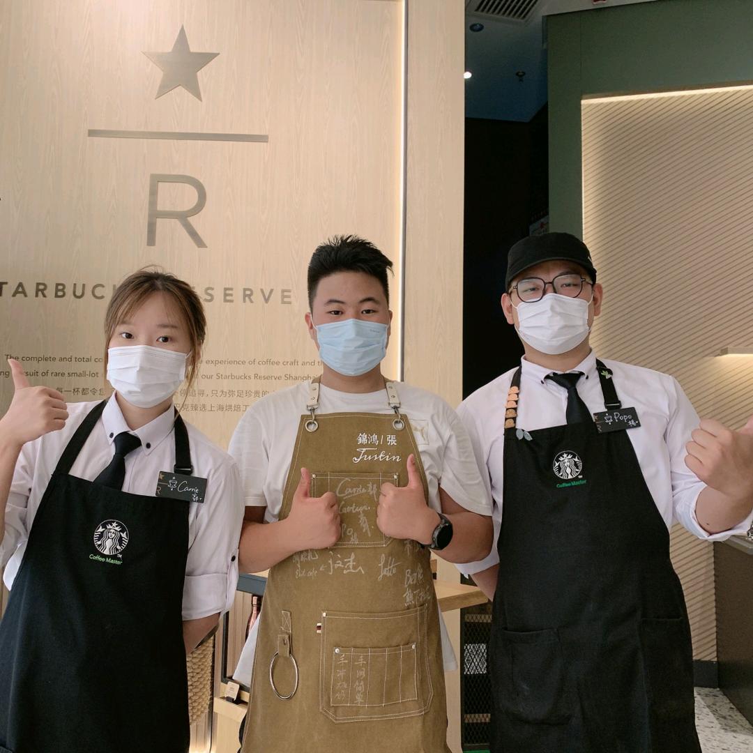 爱烹饪的摄影咖啡师