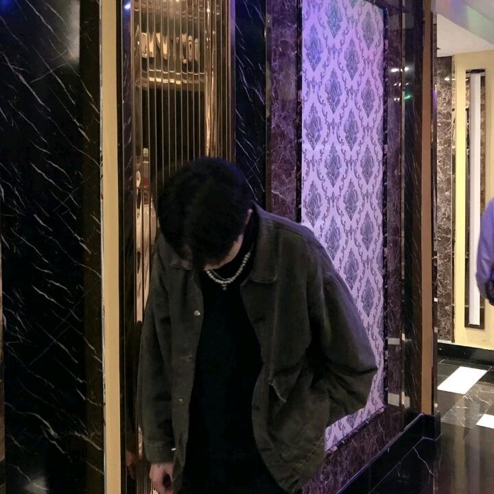 〈阿坤〉