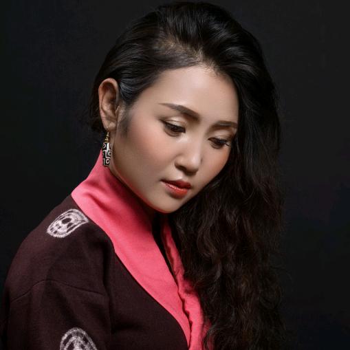 边巴仓决）乐布民族服饰店