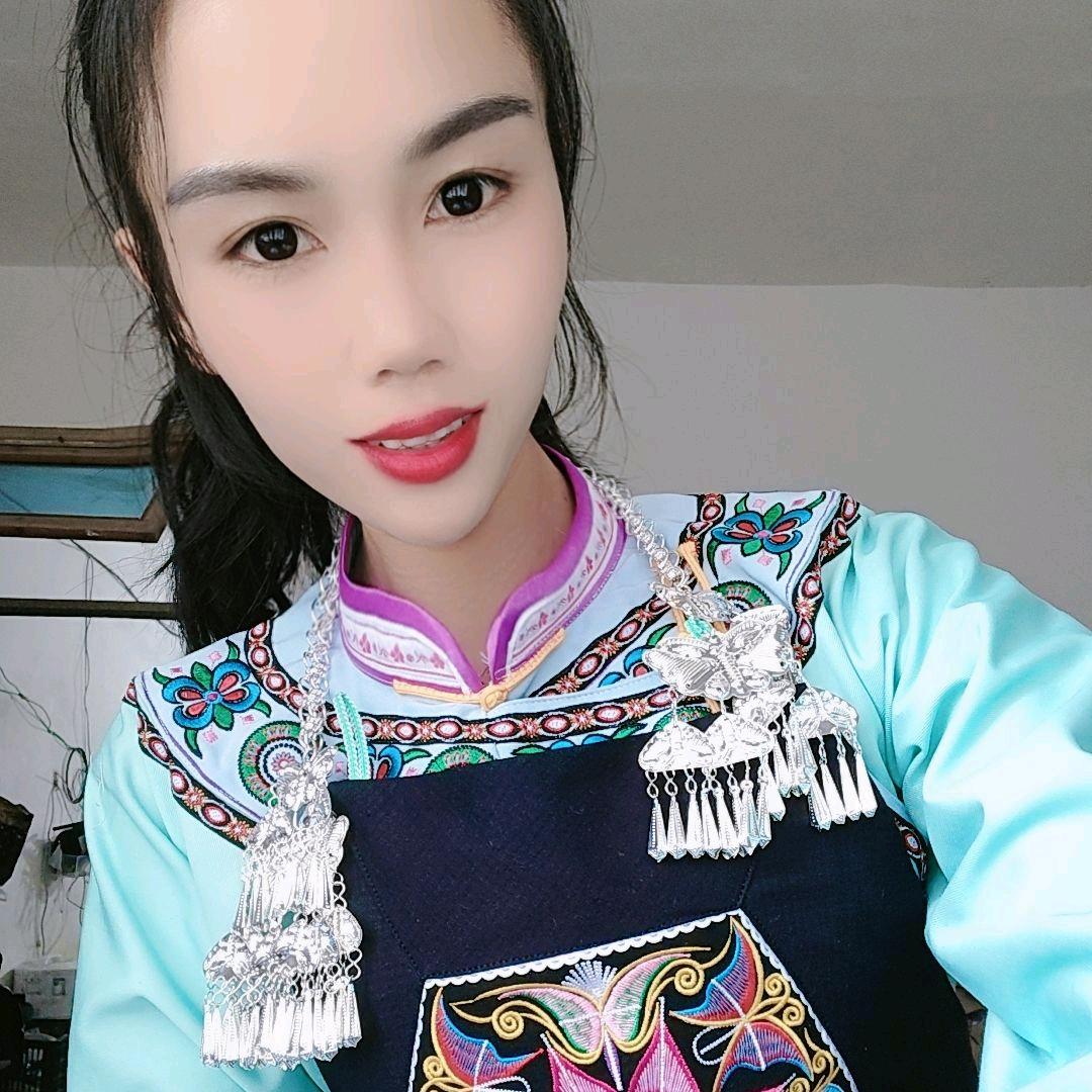 美美民族服装工厂直销