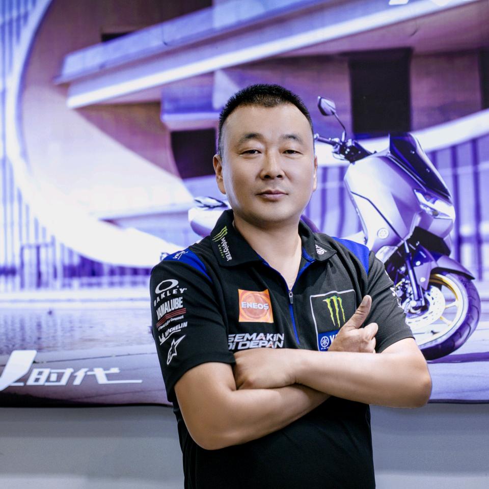 昌宁金强玩摩托