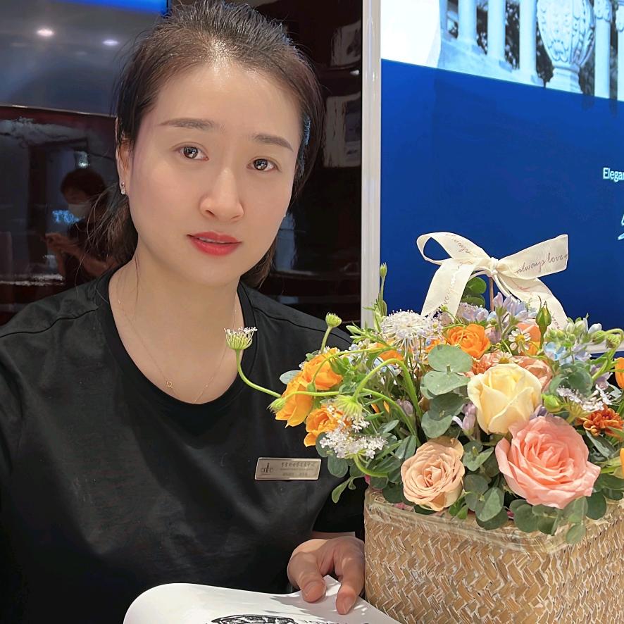 长春浪琴名表柜姐-唐小糖