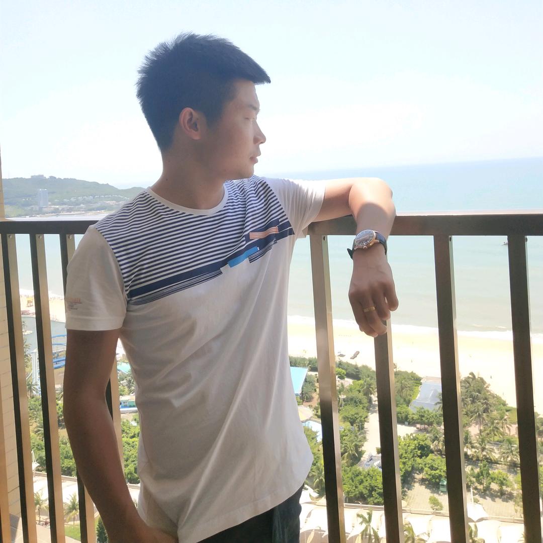 腾 格.