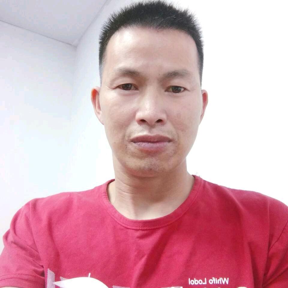 广西人，在中山东凤镇