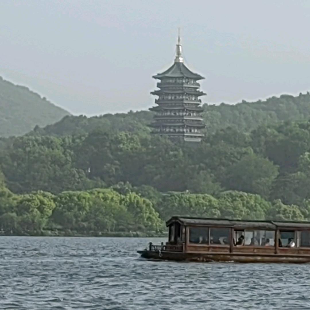 湖蓝色的院墙