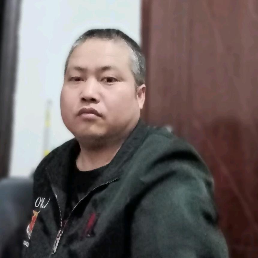 阿亮（三轮摆摊)