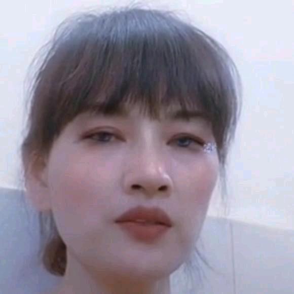 小红:（晚上9点18）直播