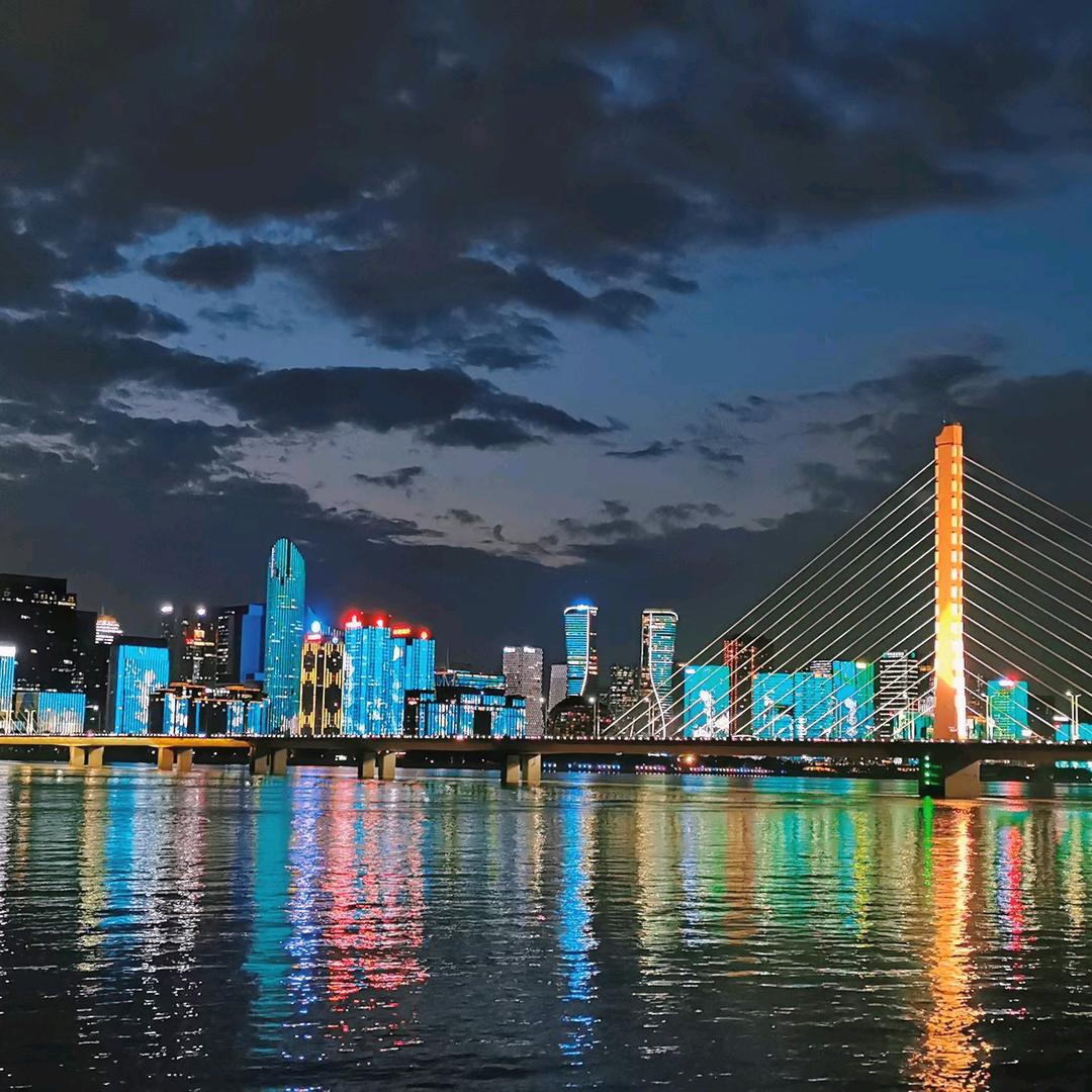 喜欢喝果汁的羊舌雅达