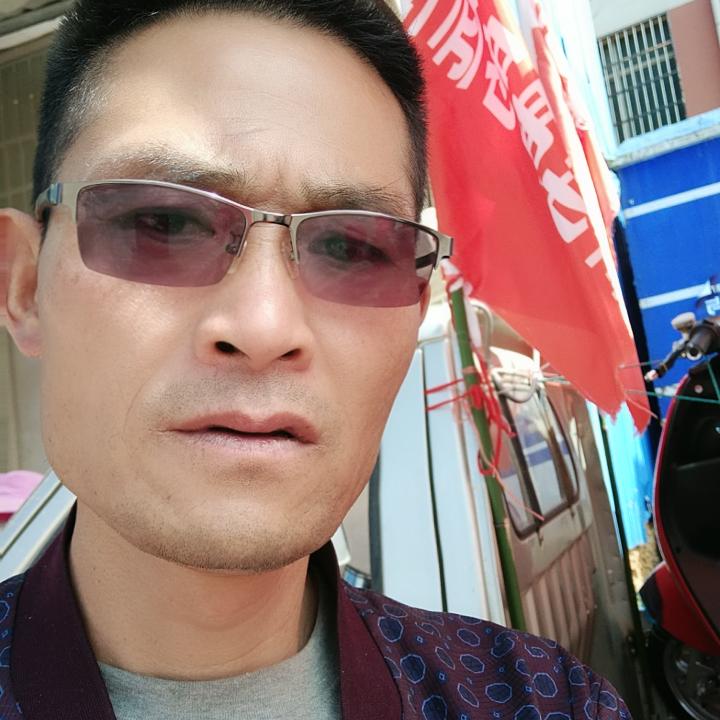 难过的时候望望天，再难的日子挺过去就会好