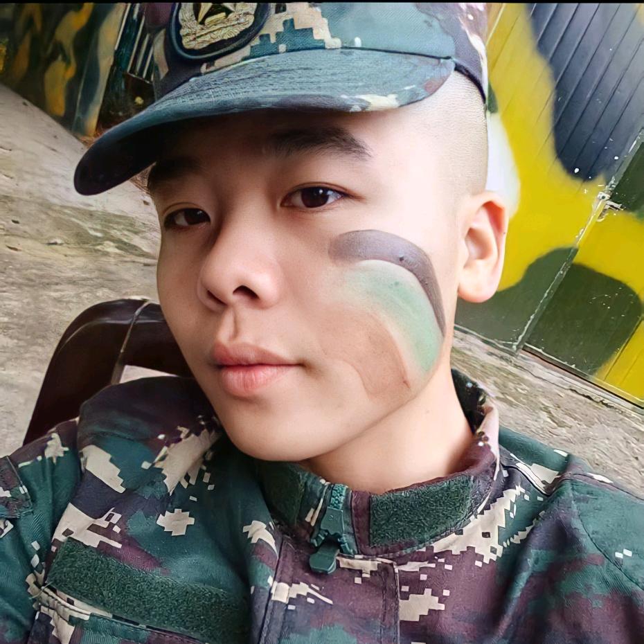 一身迷彩🇨🇳