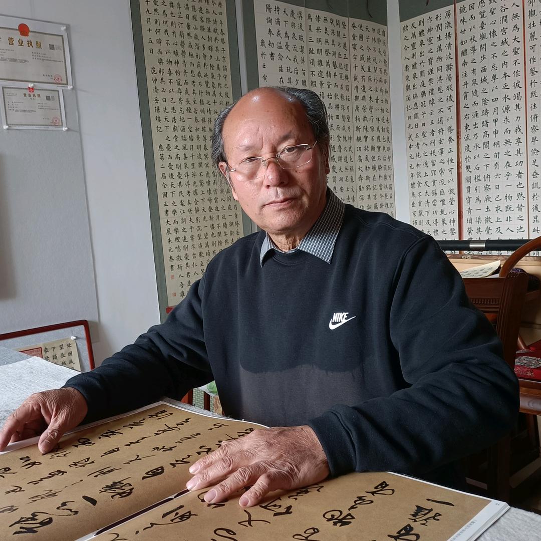朱元春书法院