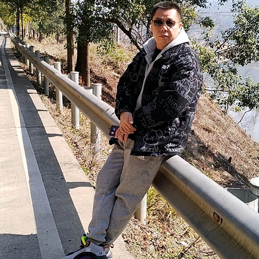 回到V未来头像