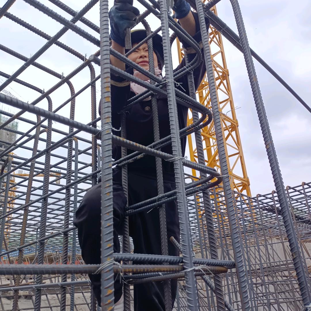 开开心心过好每一天🌹