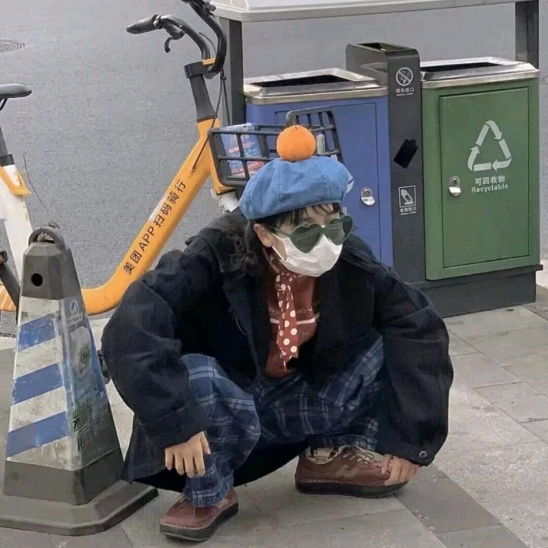 啧