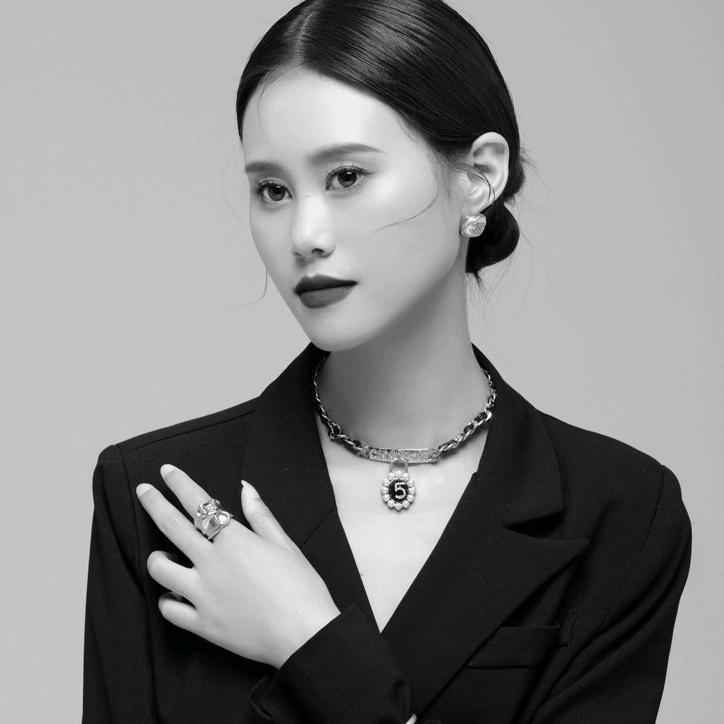 爱化妆的宪哥儿