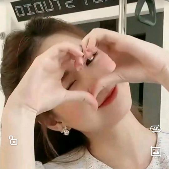 盧红，勤奋家政服务中心