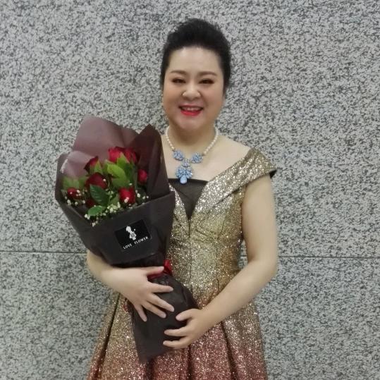 爱唱歌的剪纸姑娘