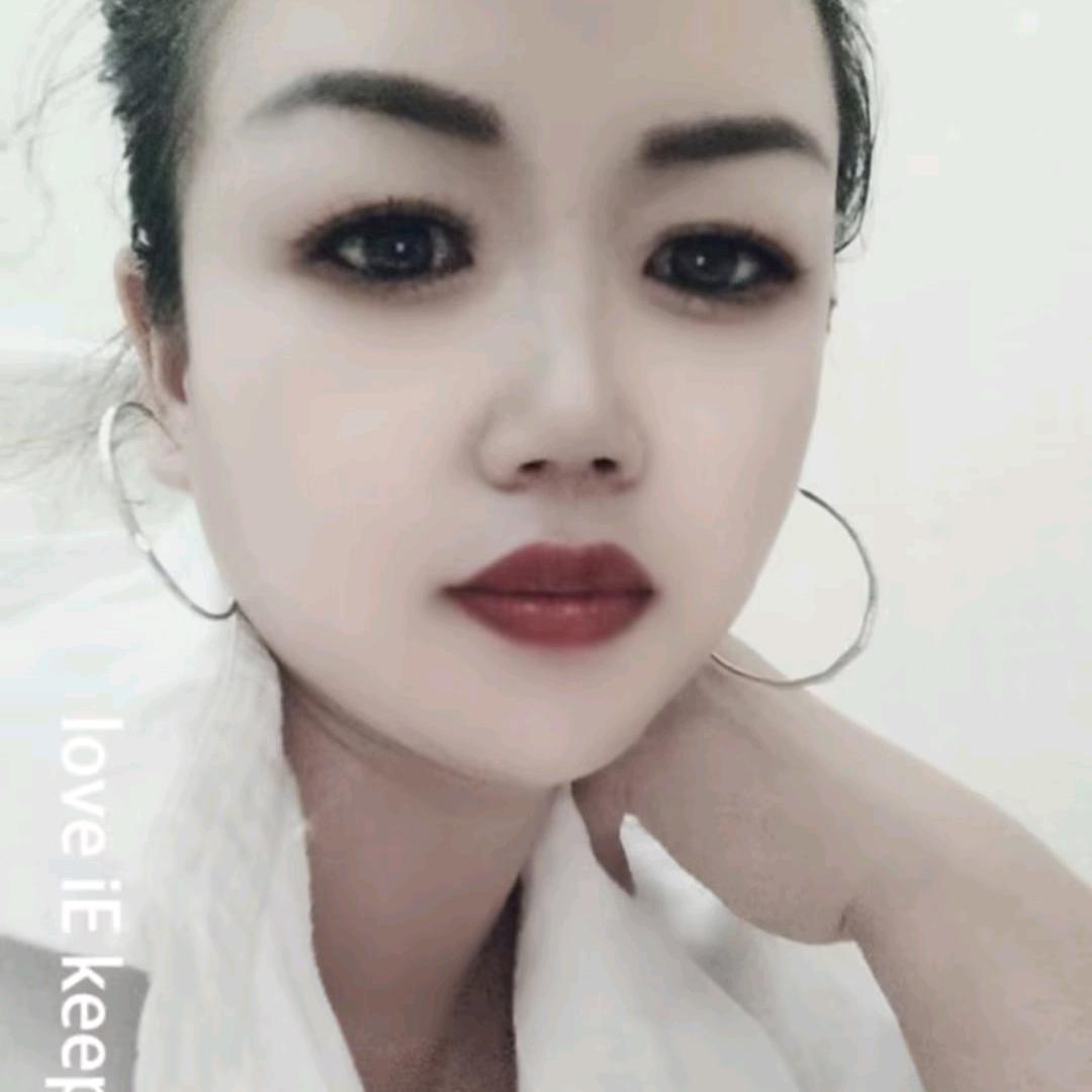 孟州公馆小区院内进门左拐就到了 潮装搭配