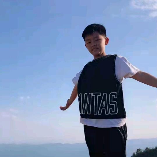 穿开裆裤的小胖子