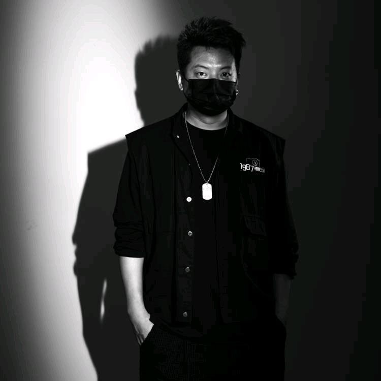 1987摄影馆阿荣（招写真摄影师）
