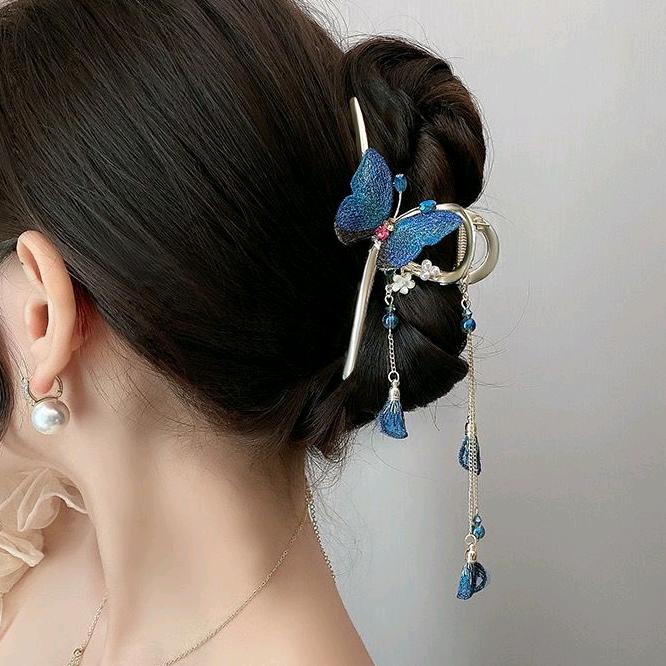 芳芳服饰工厂