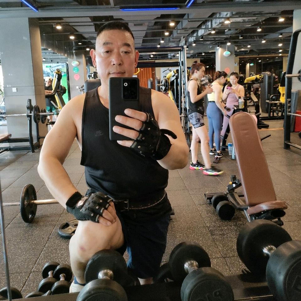 快乐的壮汉