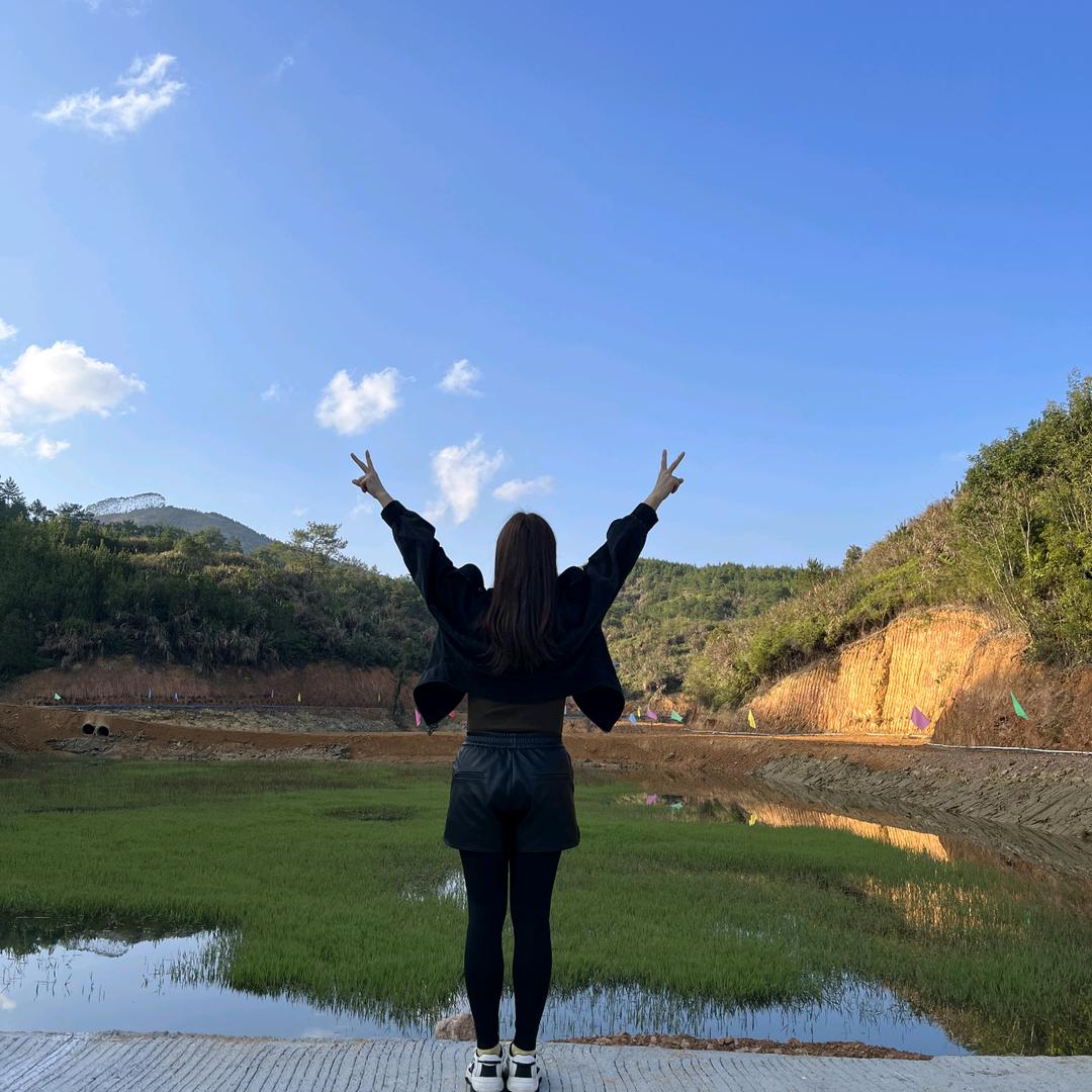 香香《你我她》曳舞组合