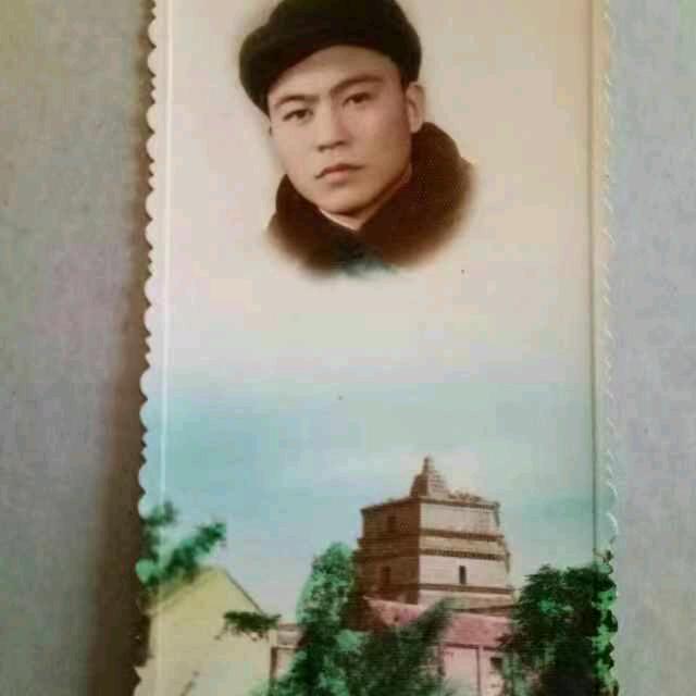 76岁陈都龙跳曳步舞