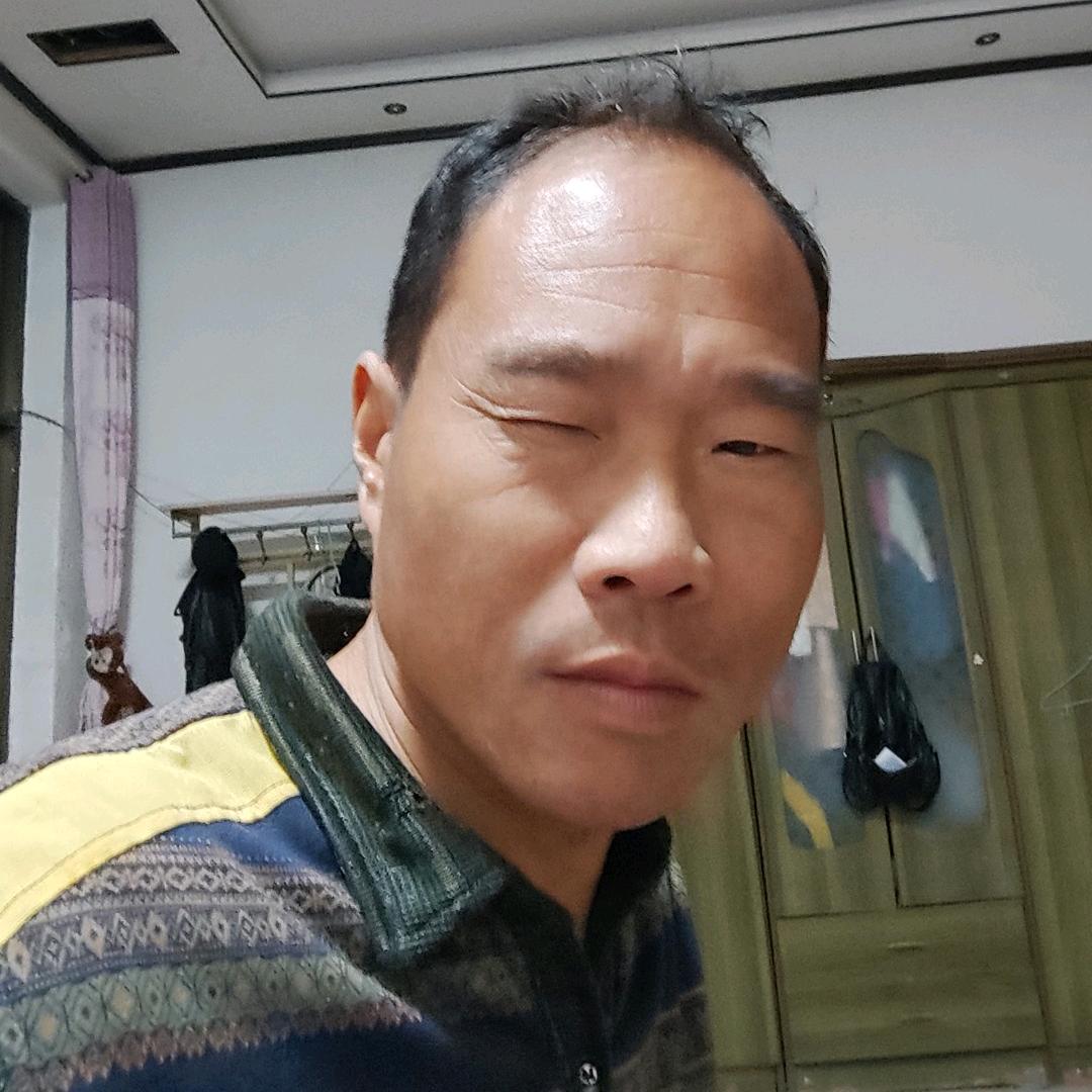 侯震雨_