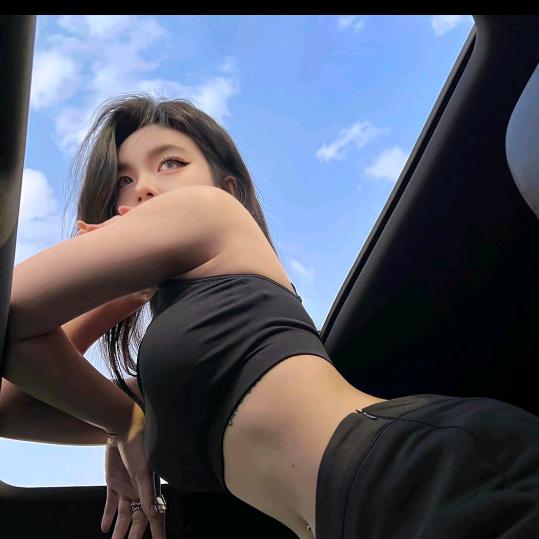 孤独漫步月光下