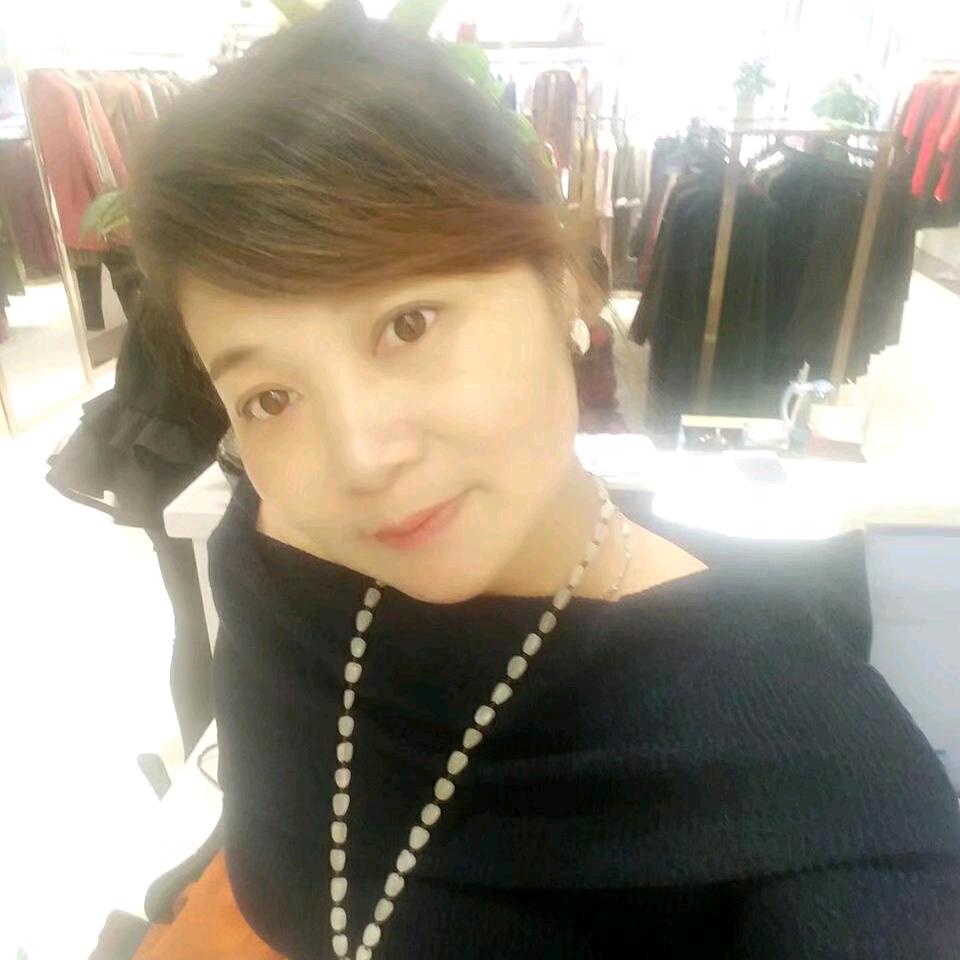 荣县财富中央《珍熙哲品质女装》敏姐🙋