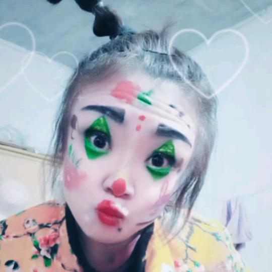 红姑娘乐队团长（芳姐）