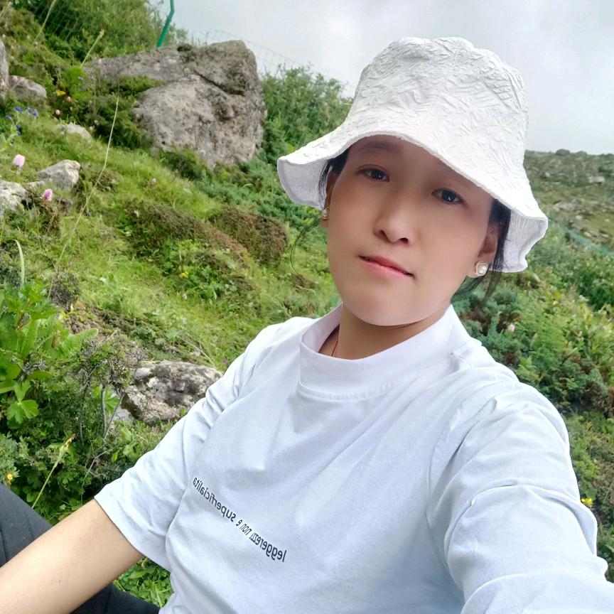 哦罗次仁央吉