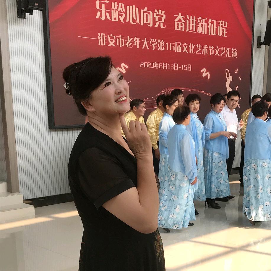 杨三姐静心