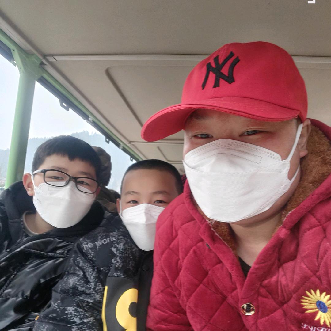 农村小伙。