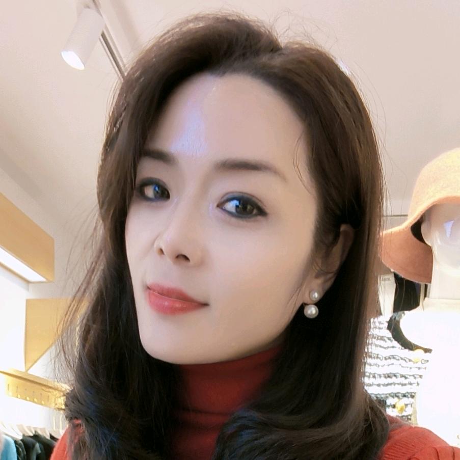 福清市宏路伍雪云麦高、名典鞋服集合店