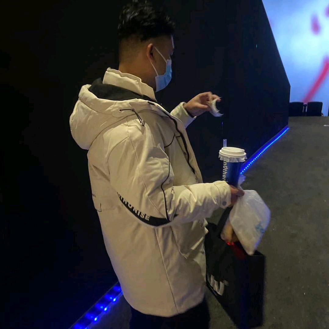 肖上有宝。