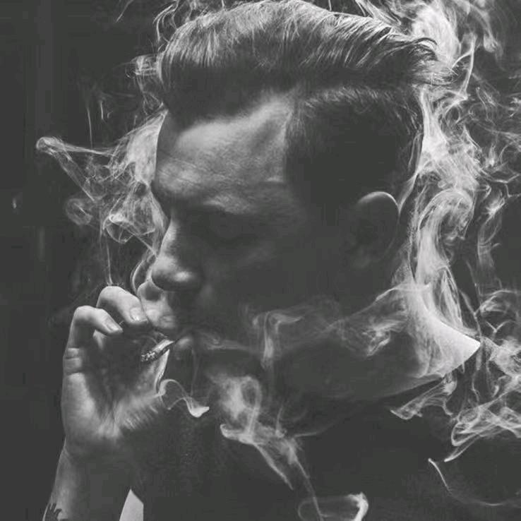 L  y~