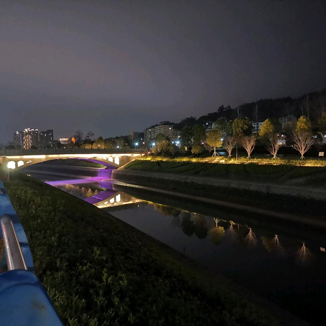 轻嗅风飞雨