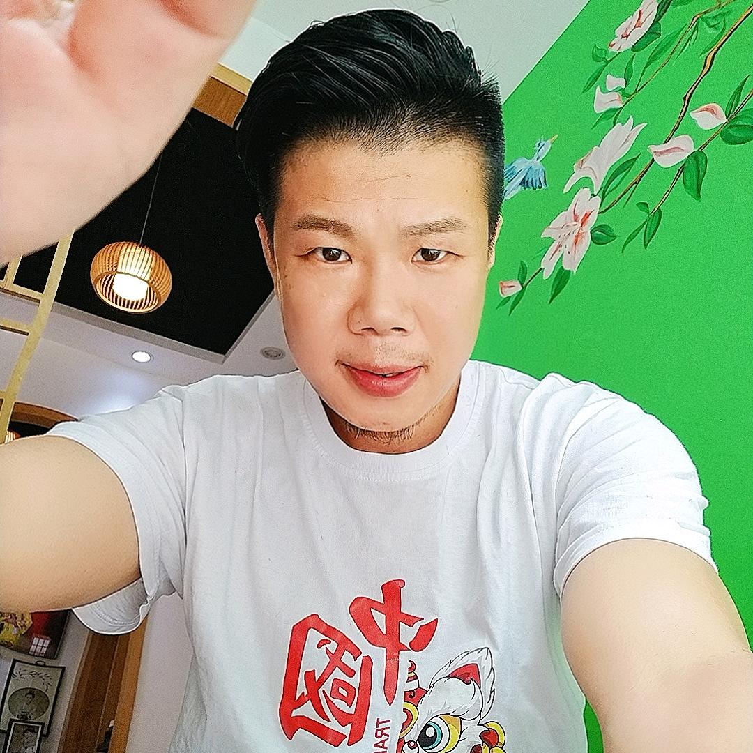 摄影师何劲松