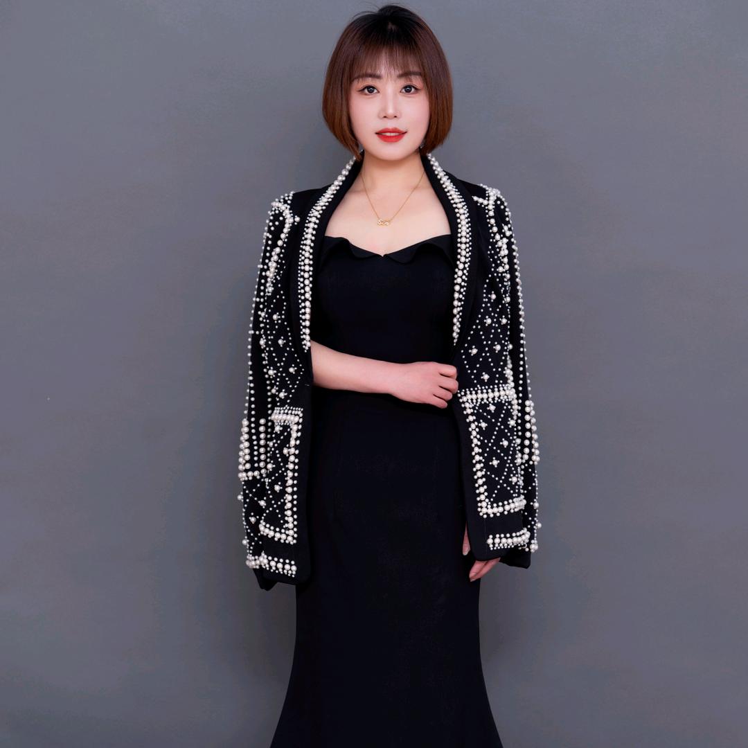 马秀莲(婚礼主持人＋鼓舞团长)