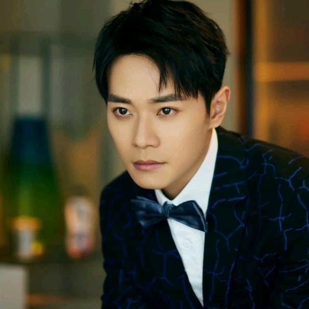 蓝蓝的天白白的云