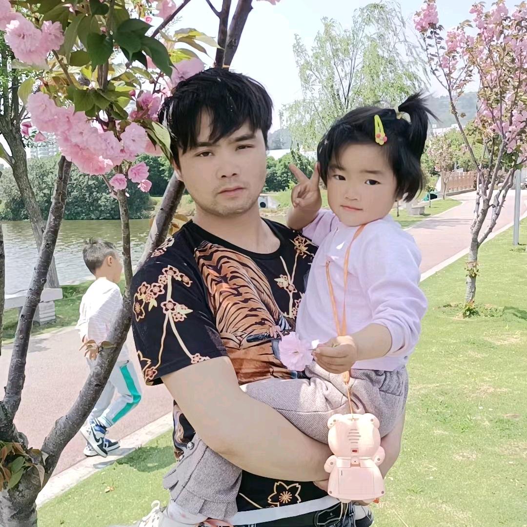 小何